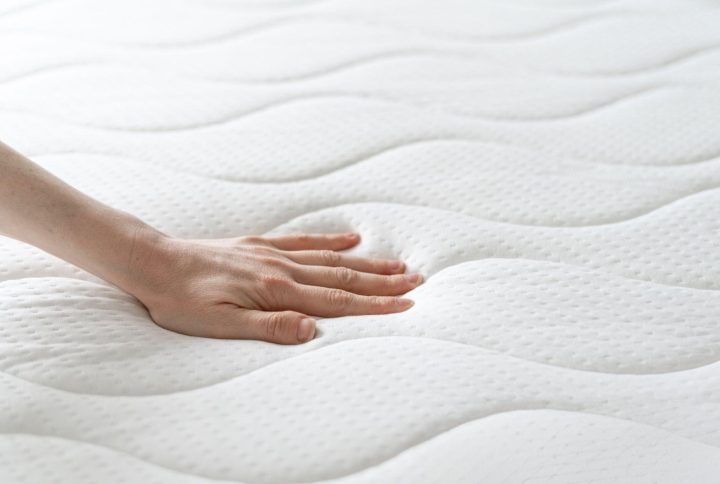 How to Choose the Right Mattress for Your Sleep Style | Mattress Buying Guide 2025